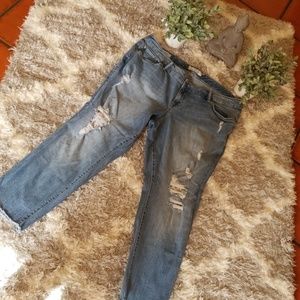BOYFRIEND JEAN - DISTRESSED LIGHT WASH